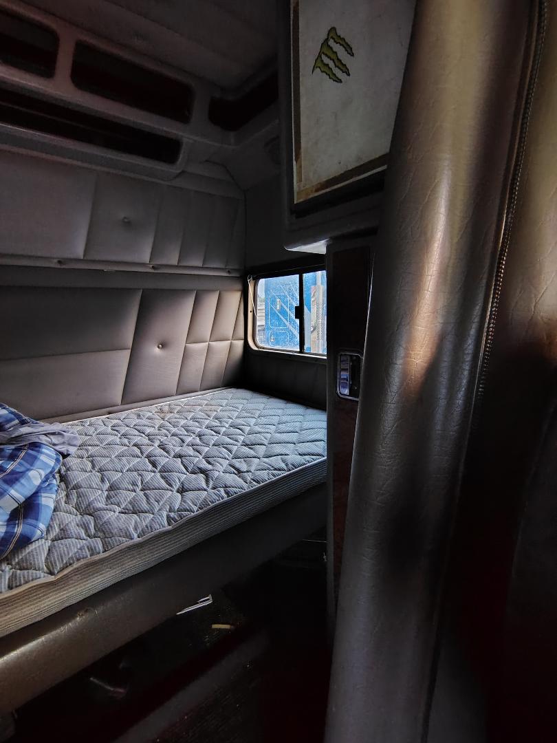 2005 PETERBILT 379 - Image 36